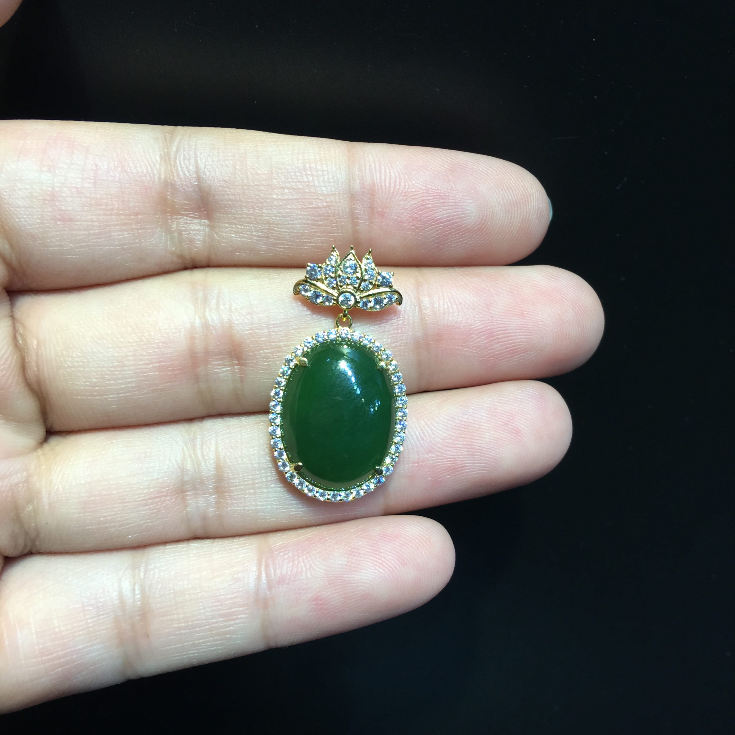 Mặt Dây Vàng 14k Ngọc Bích Kiểu Móc Hoa Sen (VNB-MD361) 3 Mặt Dây Vàng 14k Ngọc Bích Kiểu Móc Hoa Sen (VNB-MD361)